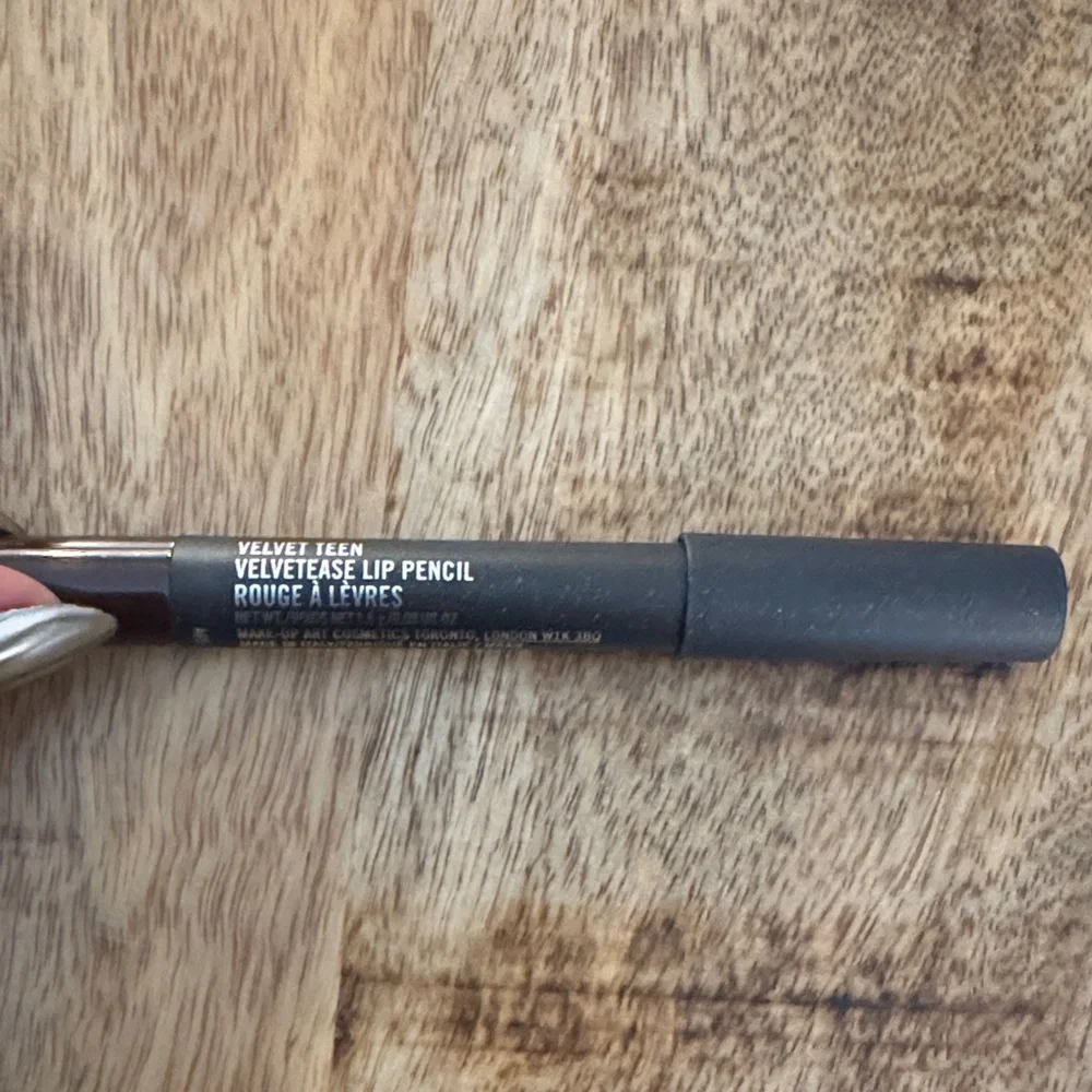 MAC Cosmetics velvet matte